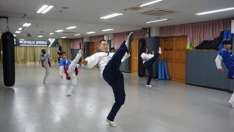 c8768b1d89300afc850bf55632de0fc6_1765933